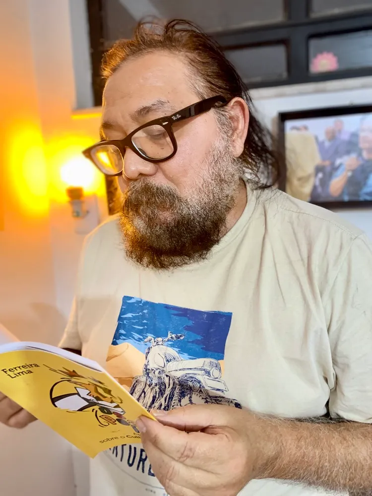 Com três livros publicados e outros três de poesia inéditos, o cearense é fartamente reconhecido pelo trabalho iniciado nos rincões do Estado