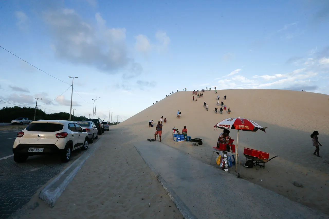 O período do dia de maior movimento na duna é no entardecer