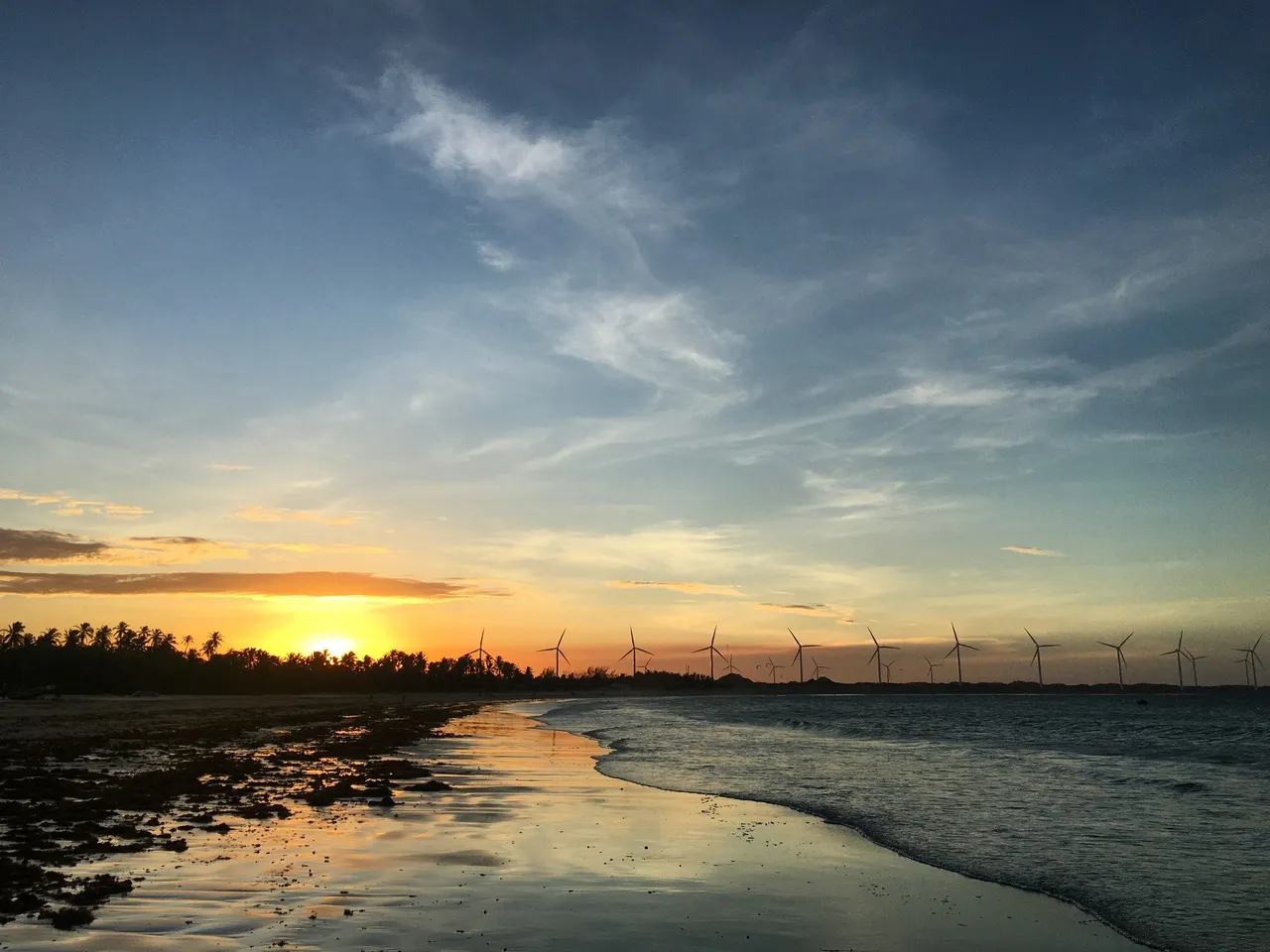 O pôr do sol também é uma atração à parte na praia