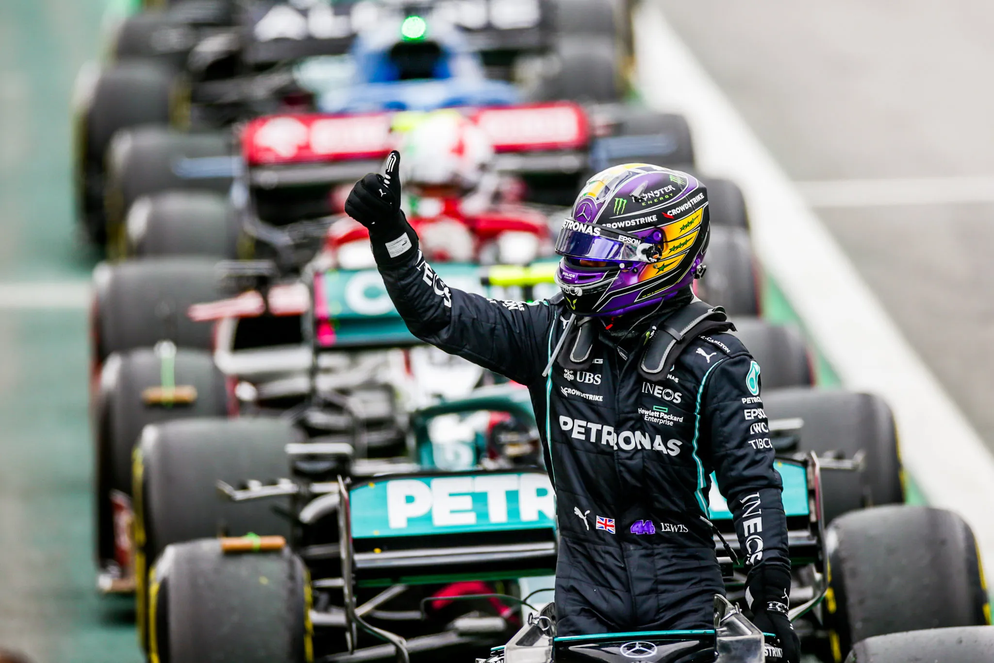 Em 2021o pódio foi formado por Lewis, Max Verstappen e Bottas.