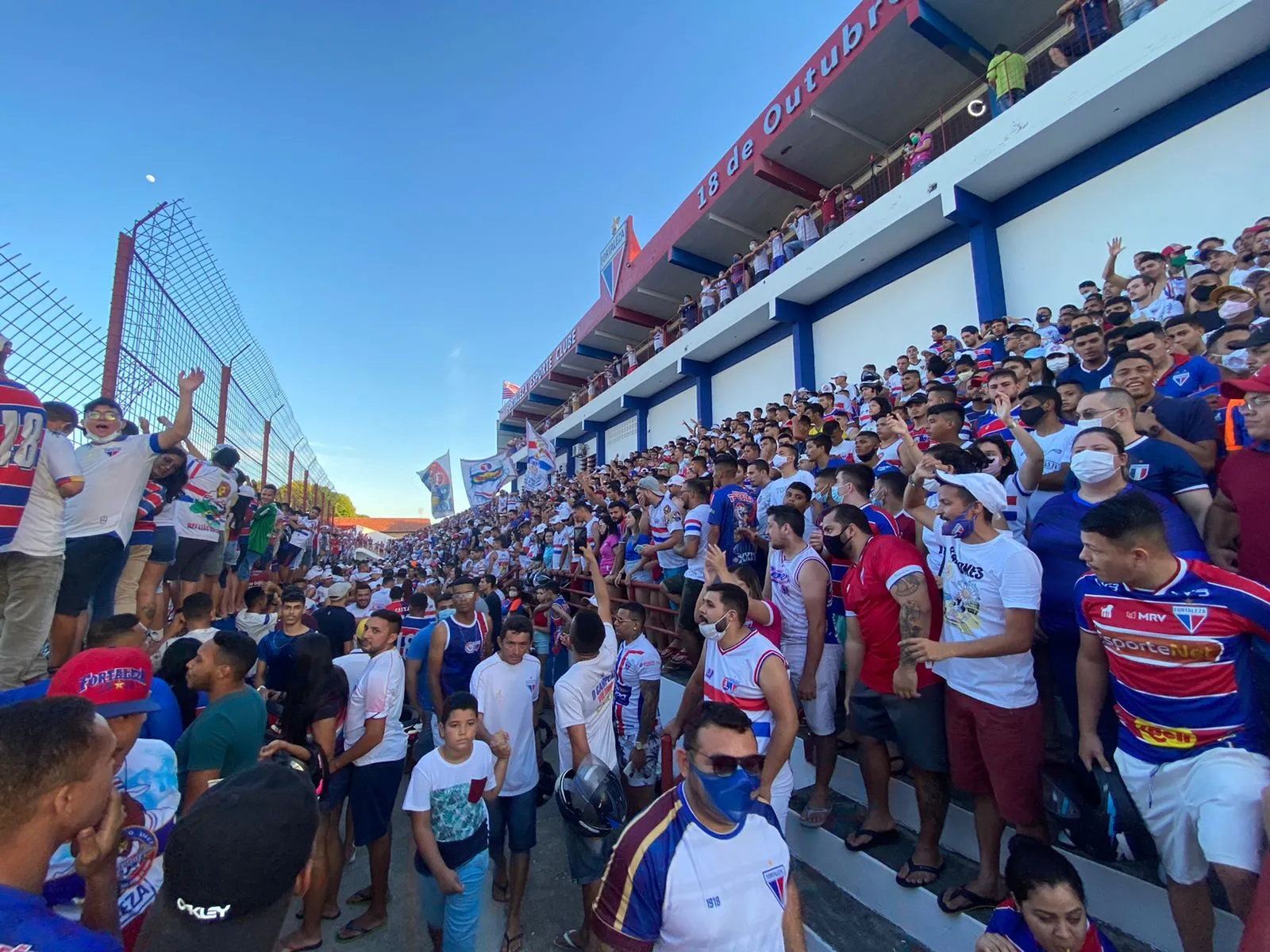 A torcida compareceu em peso e vibrou muito para animar o time