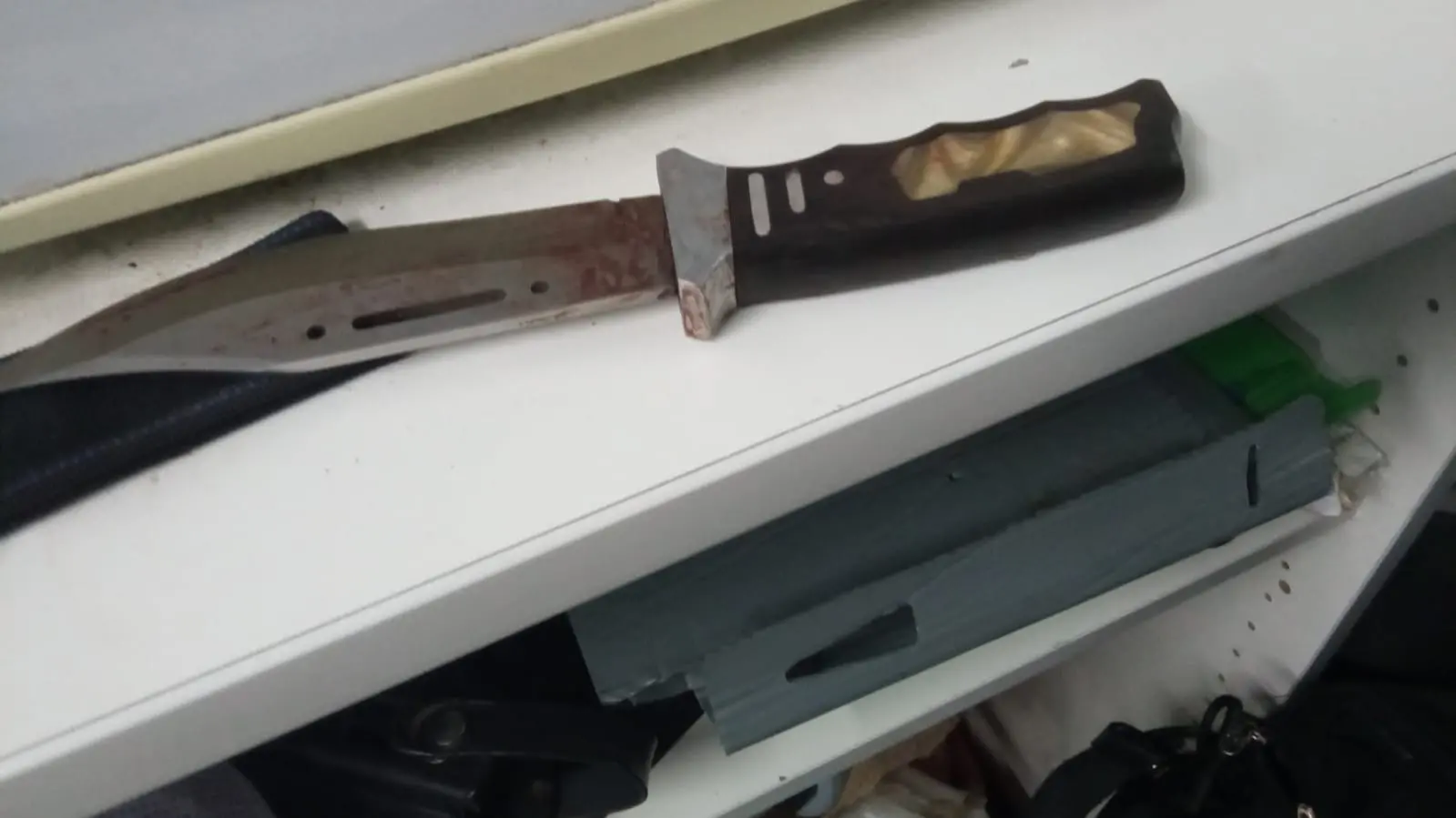 Faca usada pelo filho para matar a mãe no bairro José Bonifácio