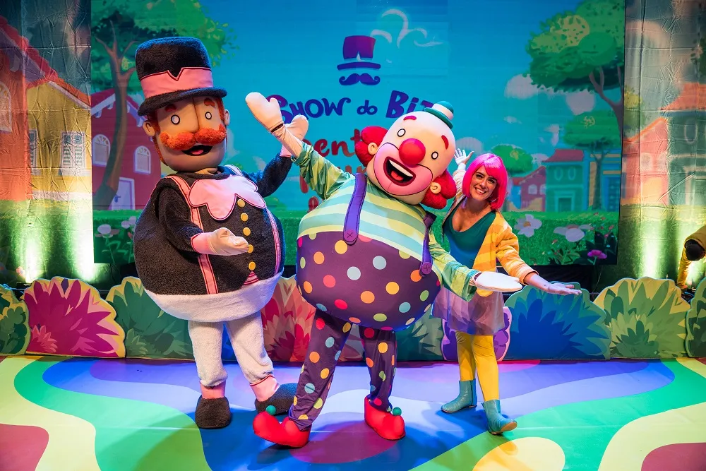 Mediante a proximidade do Natal, a turminha composta por Bita, Lila, Dan e Tito está preparando um show especial para a ocasião