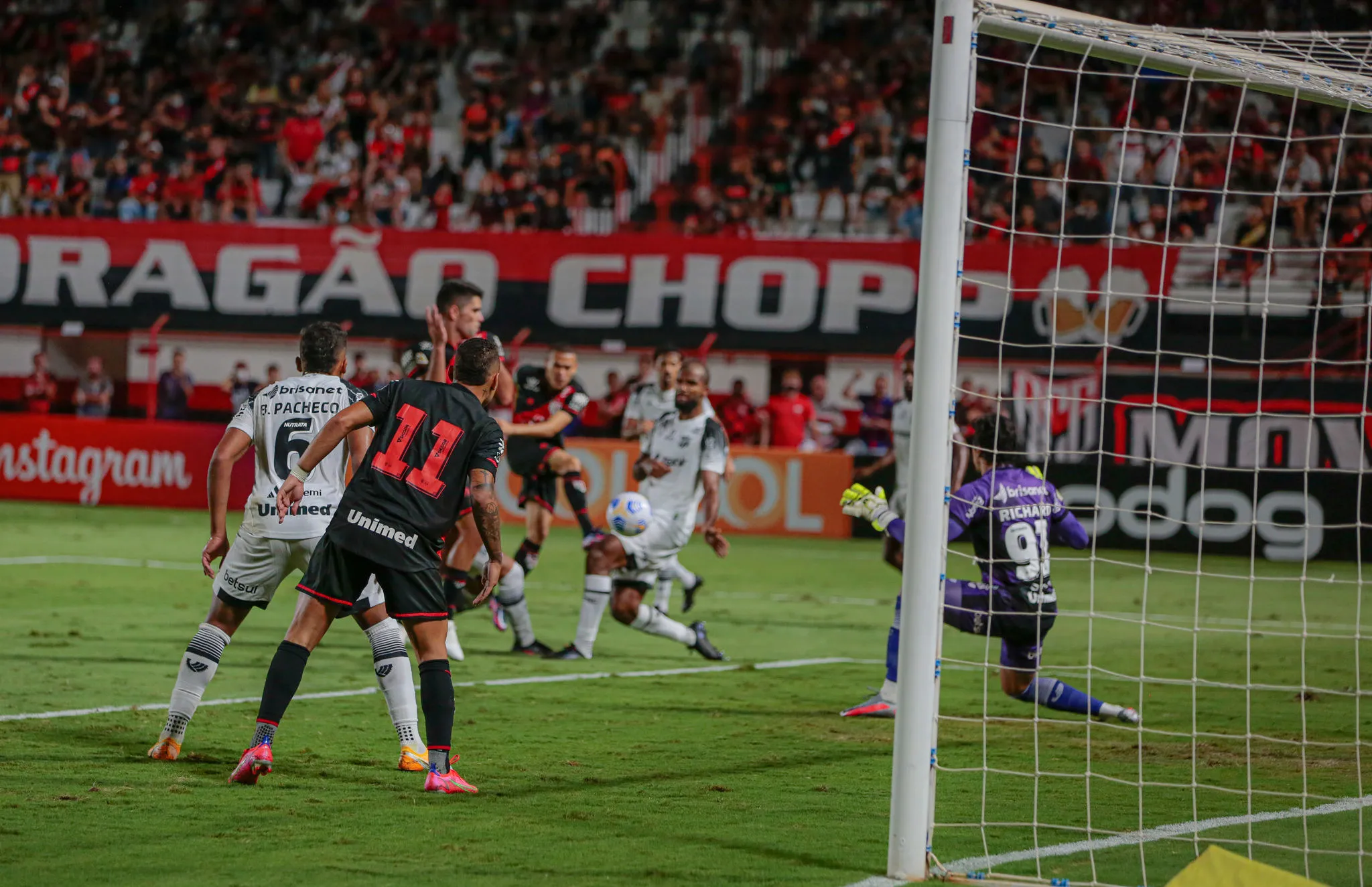 João Paulo anotou o gol de empate do Atlético-GO no 2° tempo
