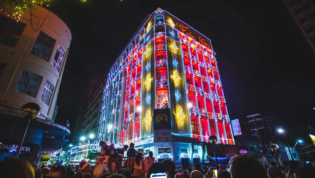 Prédio do Hotel Excelsior com decoração do Ceará Natal de Luz 2019