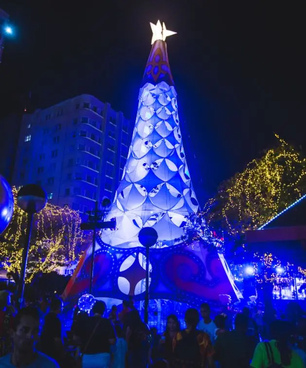 Árvore natalina feita de redes no Ceará Natal de Luz 2019