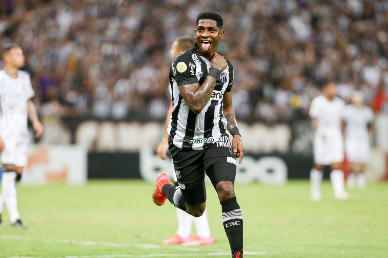 Yony González comemora gol marcado diante do Corinthians pela 35ª rodada da Série A do Campeonato Brasileiro