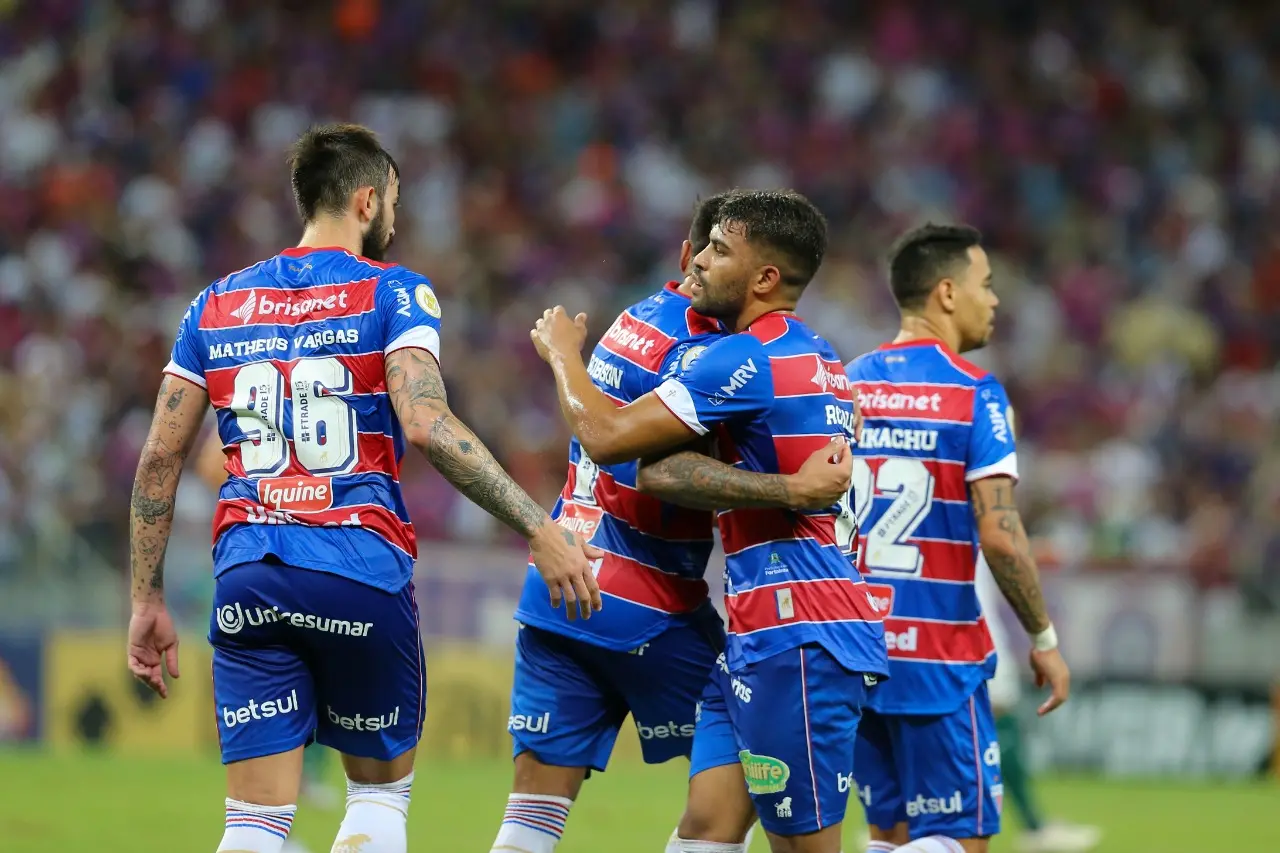 Jogadores do Fortaleza comemoram gol marcado diante do Palmeiras