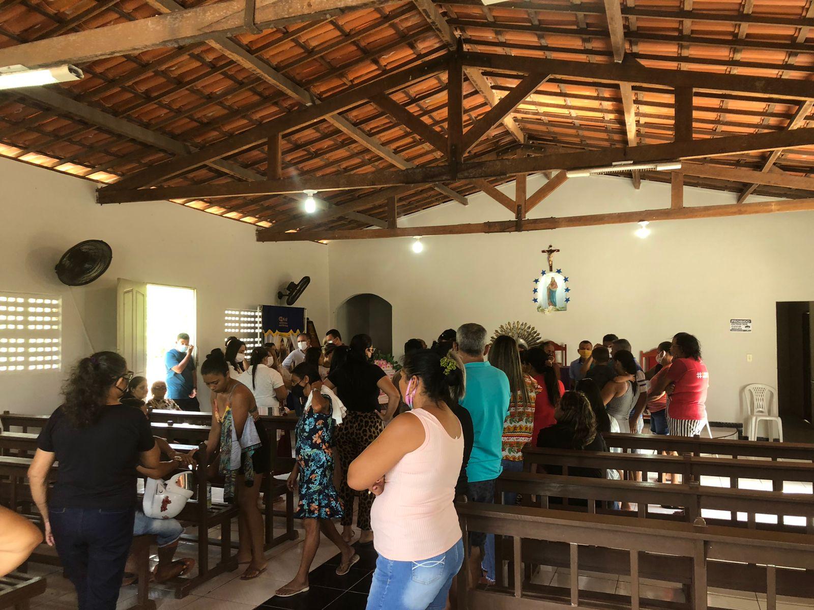 O velório das duas mulheres ocorre na manhã desta segunda-feira (29), em Acaraú, e reúne familiares e amigos das vítimas