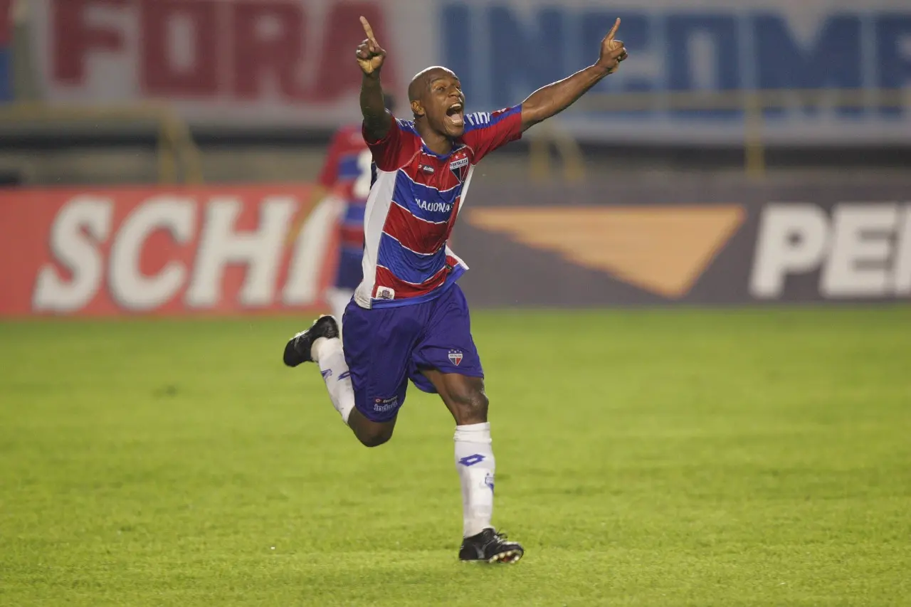 Cleisson jogando pelo Fortaleza