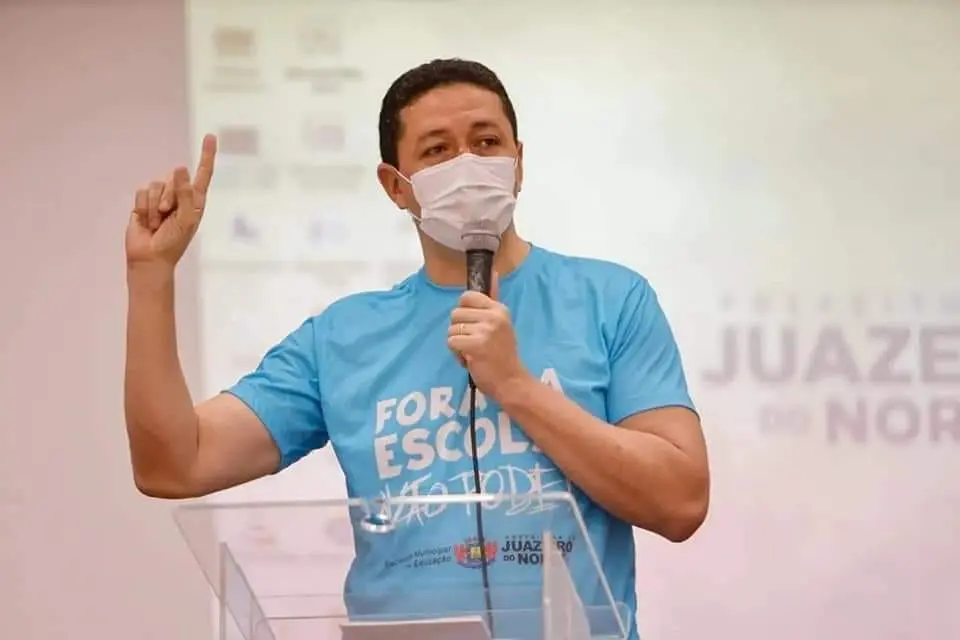 Prefeito Glêdson Bezerra em evento municipal, em Juazeiro do Norte