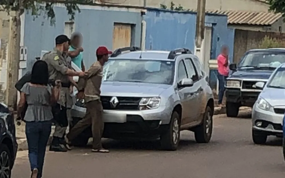 Policiais militares o levaram para a Delegacia Regional de Anápolis