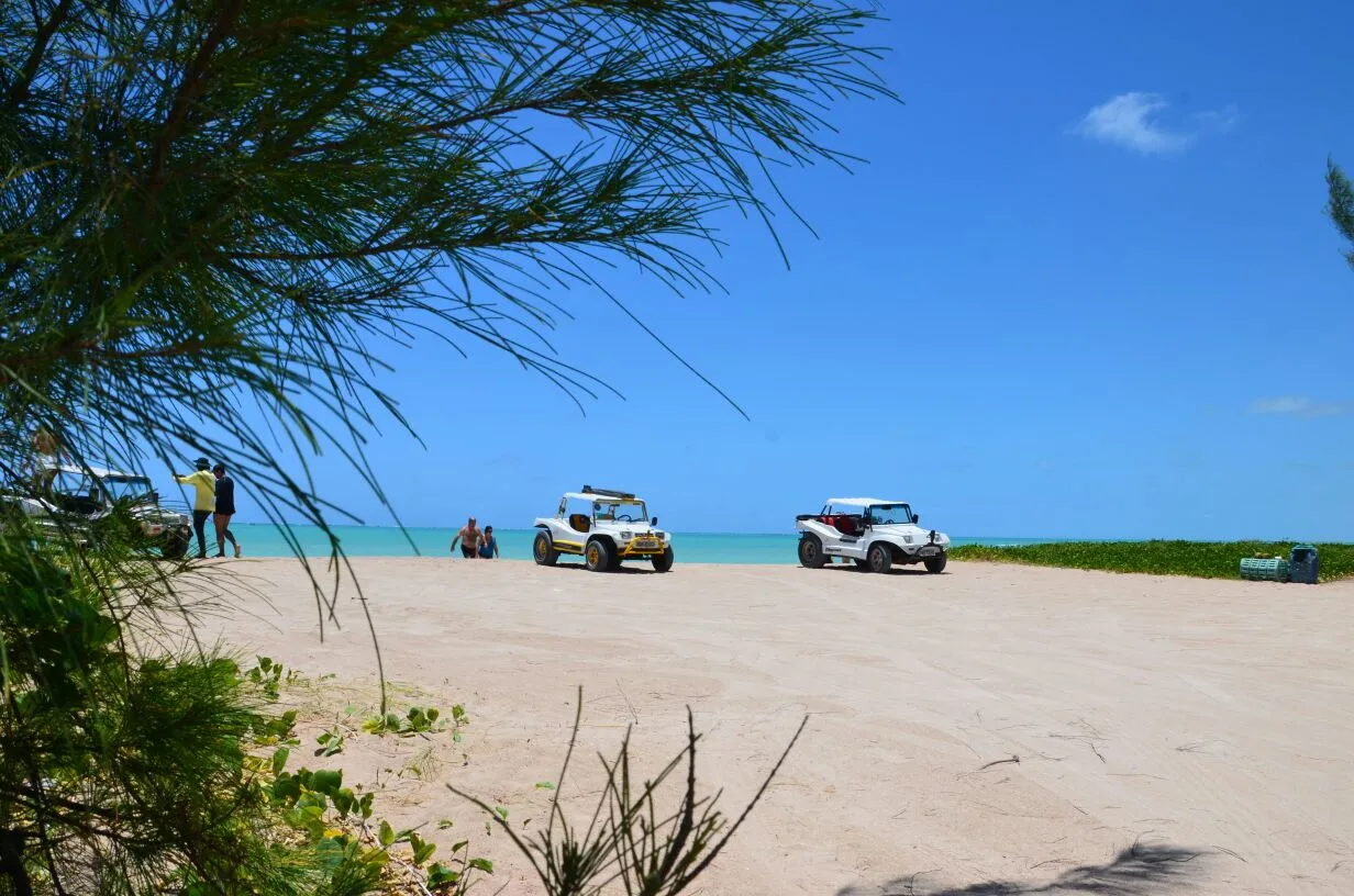 Passeios de buggy em Maragogi percorrem o litoral