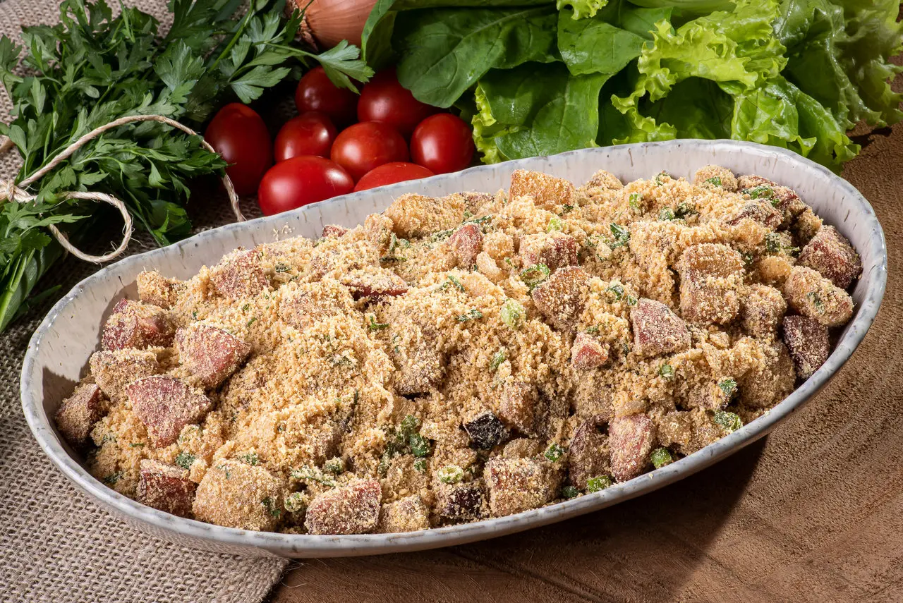 Farofa com bacon e cebola