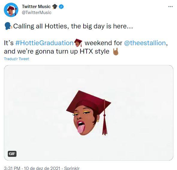 Tuíte do Twitter sobre graduação e emoji de Megan Thee Stallion