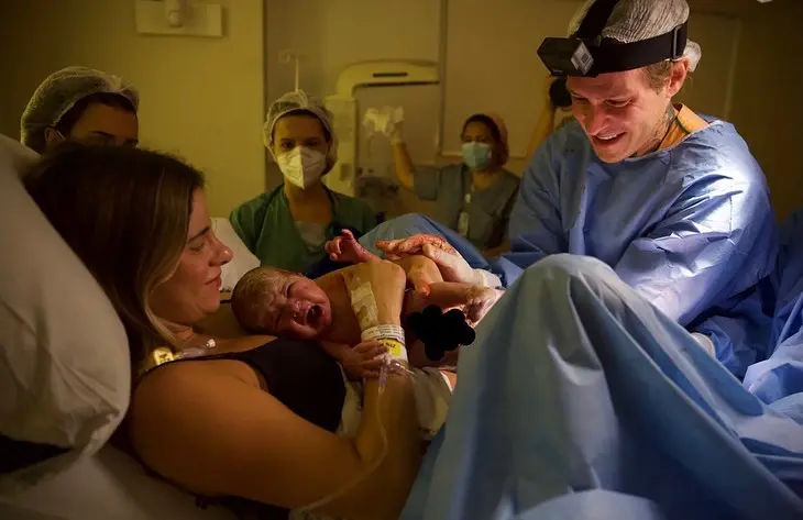 Santal Verdelho durante parto de Domênica