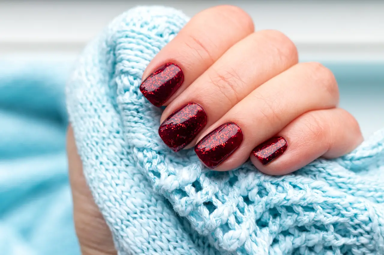 Unhas com a cor vermelha