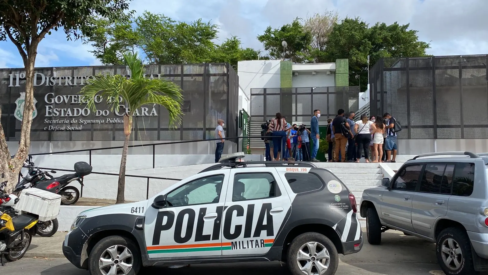 vitimas em frente ao 11º distrito policial