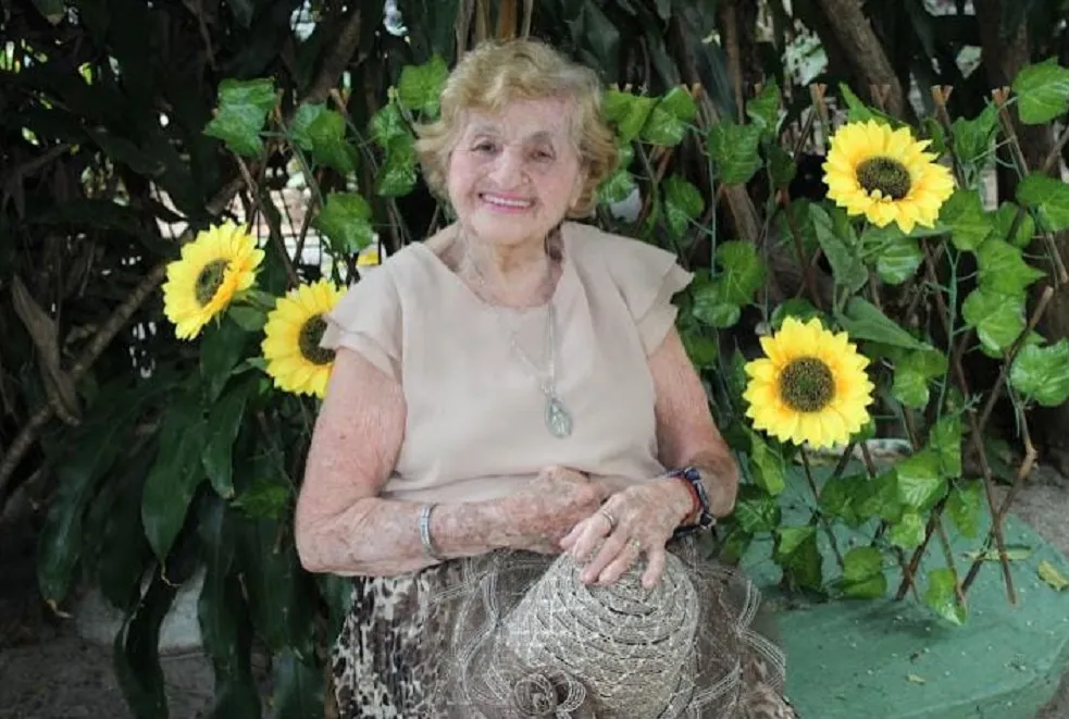 As mãozinhas enrugadas de Maria Amélia só registram aquilo que ocupa o coração de modo mais forte: a natureza, a vida e os acontecimentos