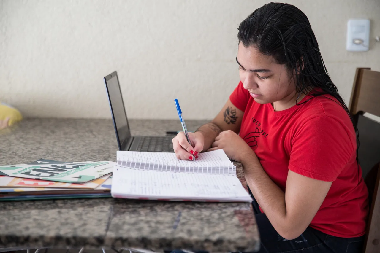 Ana Karine Costa é estudante do terceiro ano do ensino médio