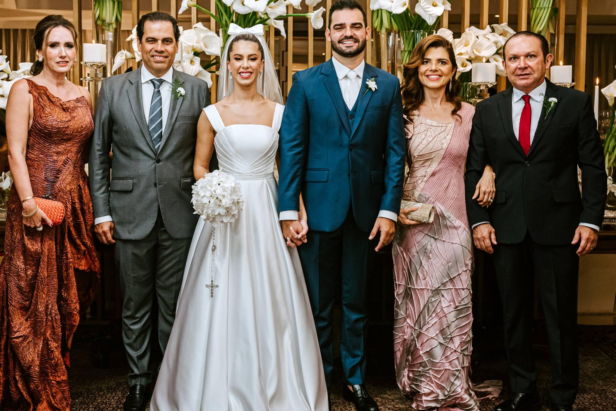 CAPTEI. Descontração e sofisticação marcaram o casamento de Lara Mattos e  Caio Freire - Jeritza Gurgel - Diário do Nordeste