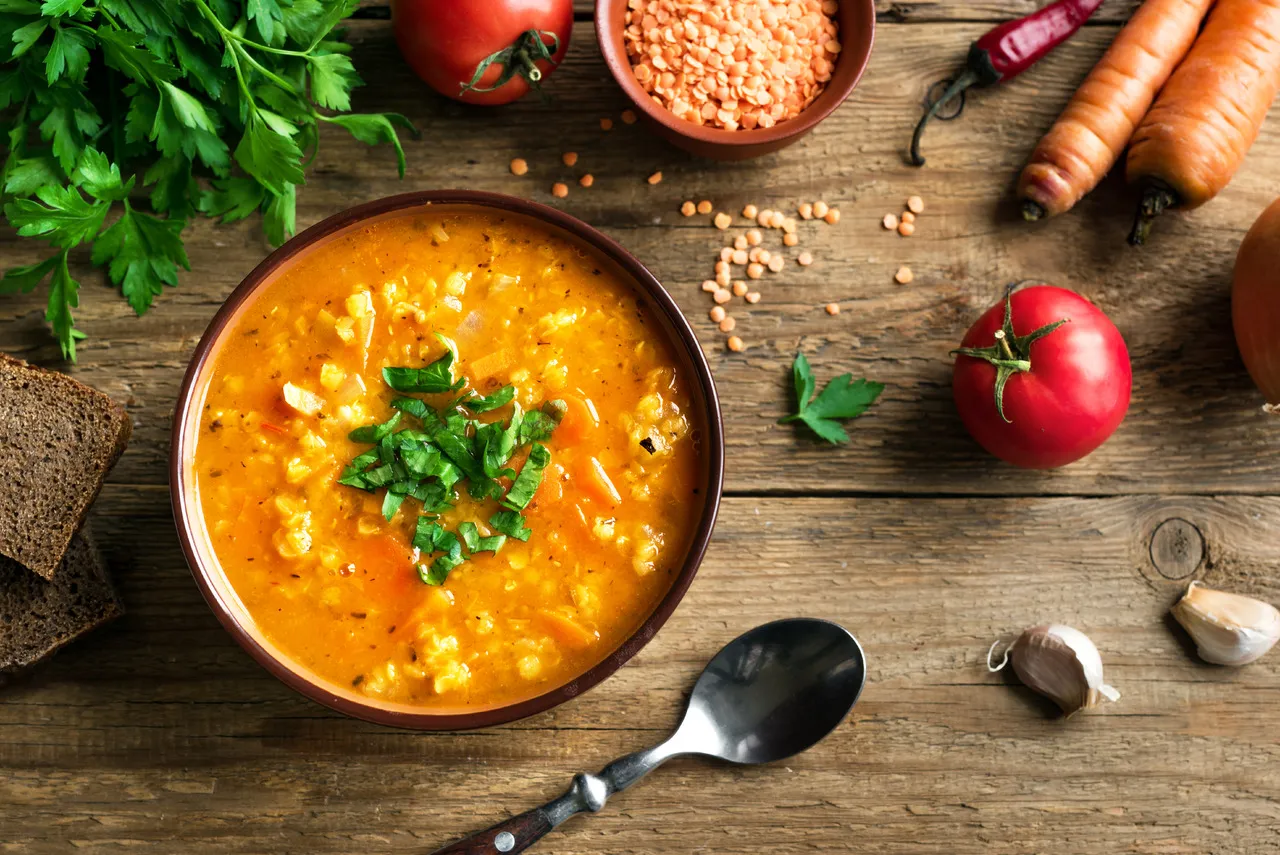 Opção mais leve, a sopa de lentilha pode ser tomada ao fim da ceia de Réveillon