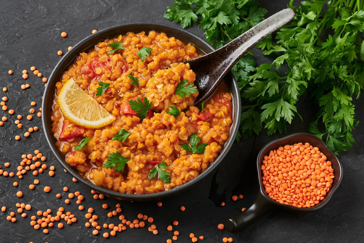 Arroz com lentilha pode acompanhar carnes, peixes e frutos do mar