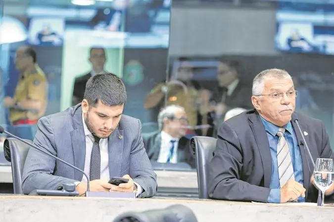 André Fernandes e Delegado Cavalcante na bancada da AL