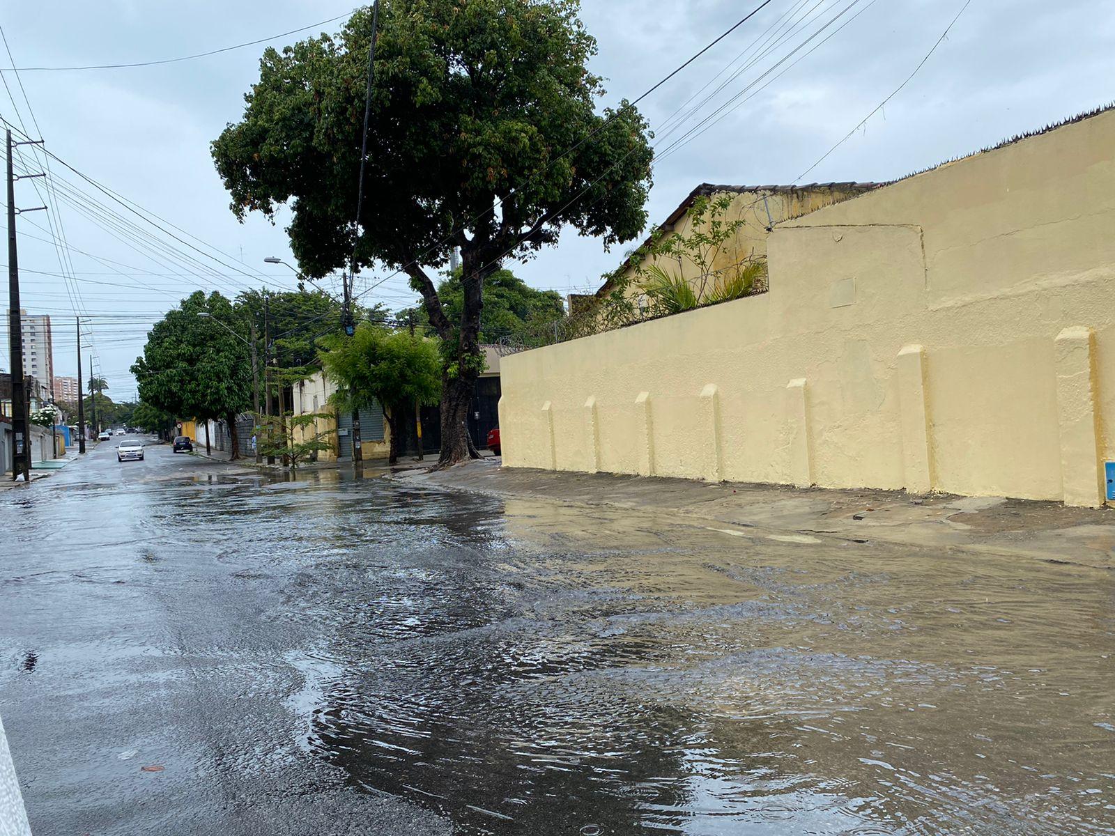 Alagamento no bairro São João do Tauape