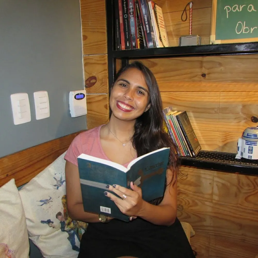Desde 2014, a estudante Gabrielle Miranda passou a ler livros mais curtos devido ao excesso de atividades na rotina