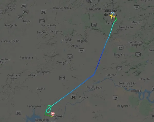 Avião pousou em solo pernambucano cerca de 35 minutos após decolagem