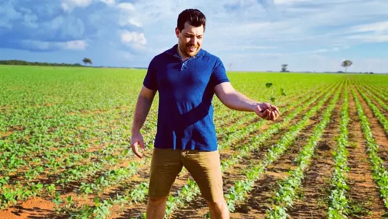 Cézar Lima em fazenda