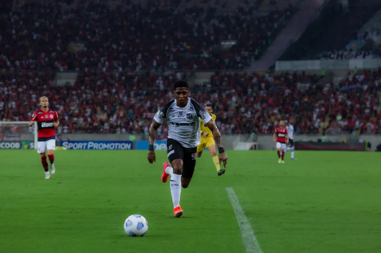 Yony González não teve vínculo renovado com o Ceará, após ser emprestado pelo Benfica-POR por uma temporada