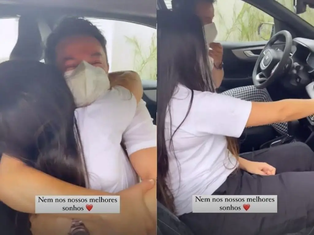 Montagem com duas imagens de Juliette e irmão dentro de carro dado por ela como presente. À esquerda, eles se abraçam; à direita, ela aponta para painel do veículo