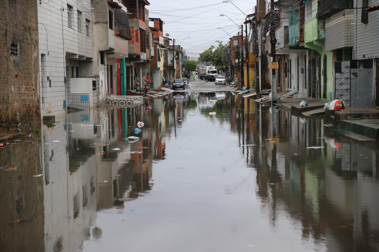 Chuva Forte Em Fortaleza Alaga Ruas E Provoca Bloqueios Nesta Terça ...