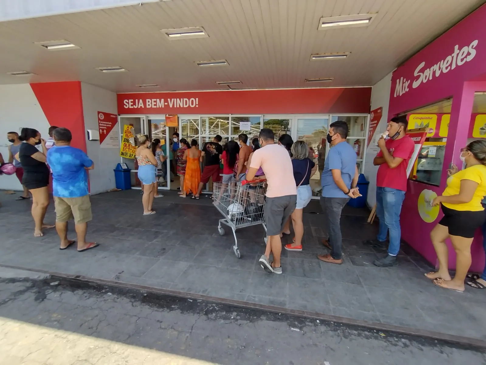 Há filas para entrar no estabelecimento