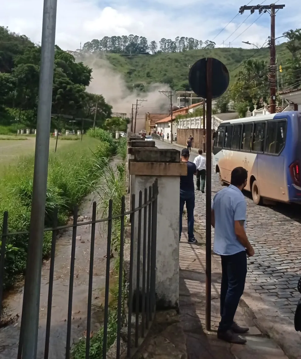 Moradores do entorno dos prédios precisaram evacuar as casas