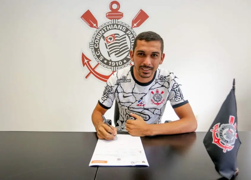 Bruno Melo em ação pelo Corinthians