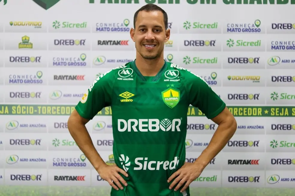 Rodriguinho é apresentado no Cuiabá