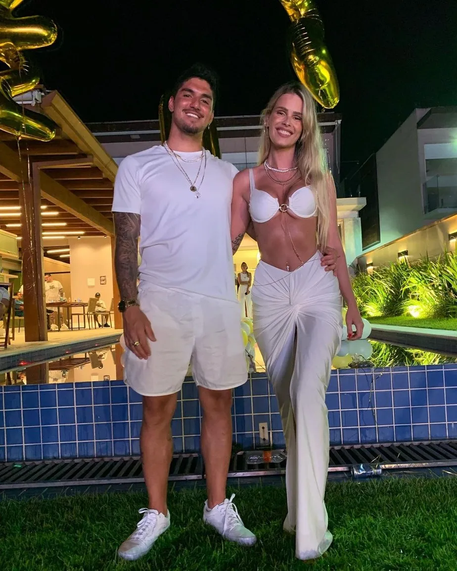 Gabriel e Yasmin passaram  o réveillon na mansão que está à venda