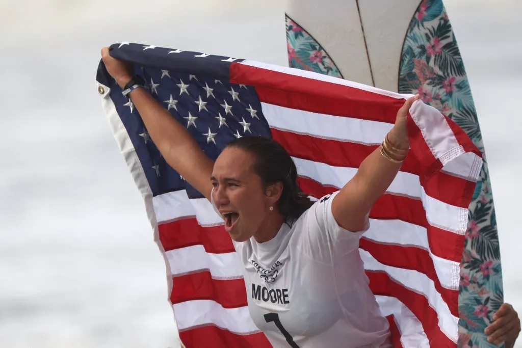 A surfista norte-americana Carissa Moore faturou o ouro olímpico e o Mundial em 2021