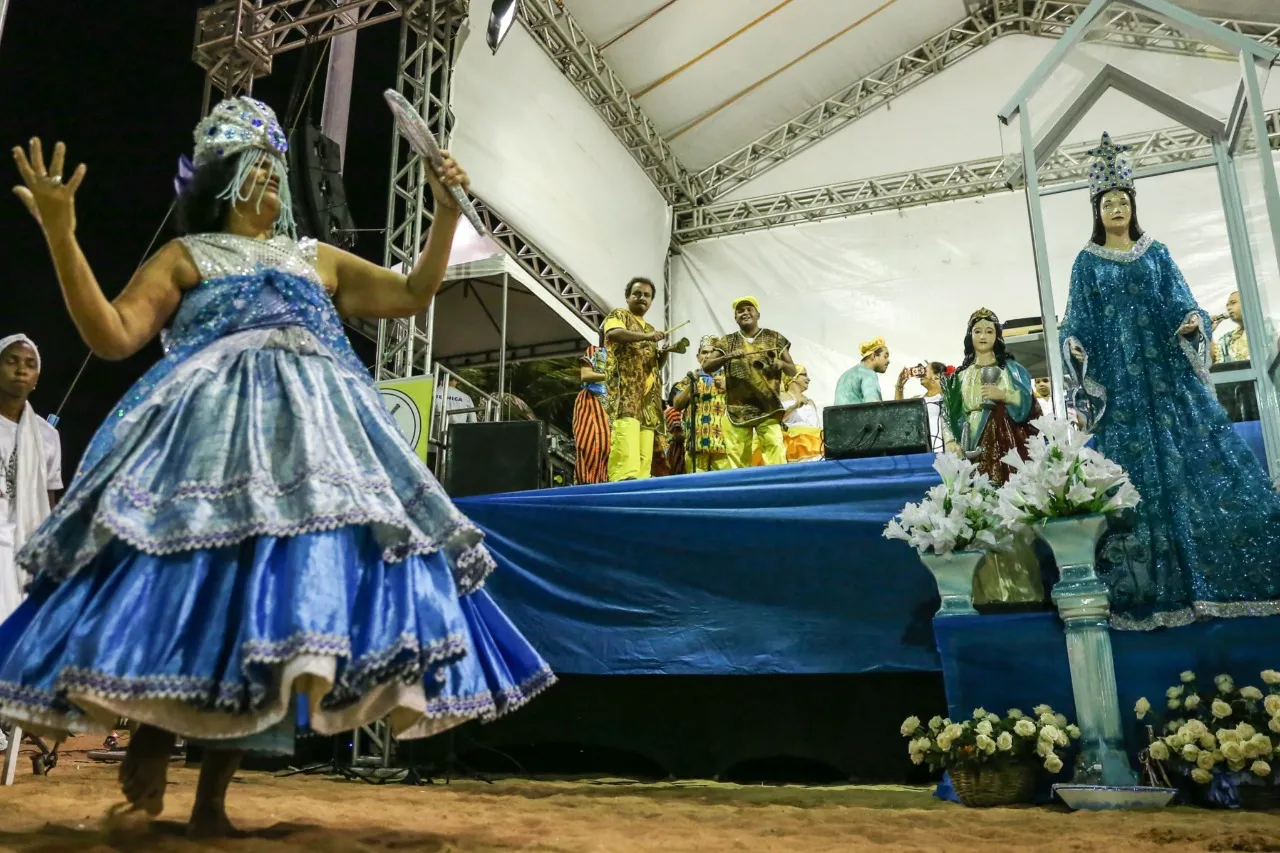 Iemanjá simboliza a energia geradora, força da natureza, a fecundidade e o amparo materno