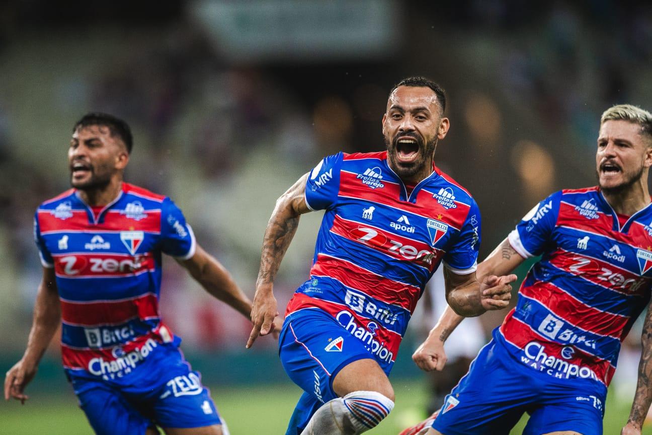 Moisés comemora gol pelo Fortaleza