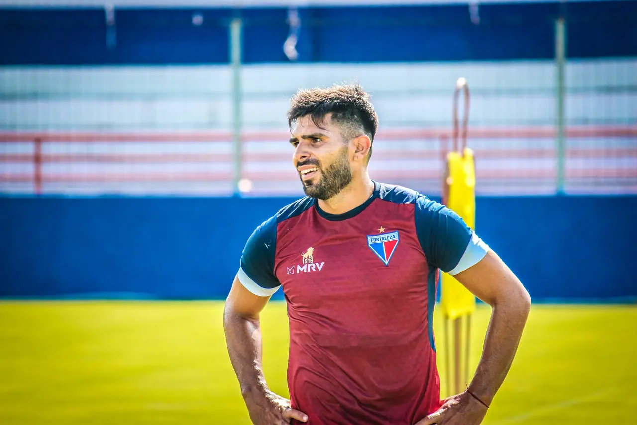 Silvio Romero treinando pelo Fortaleza