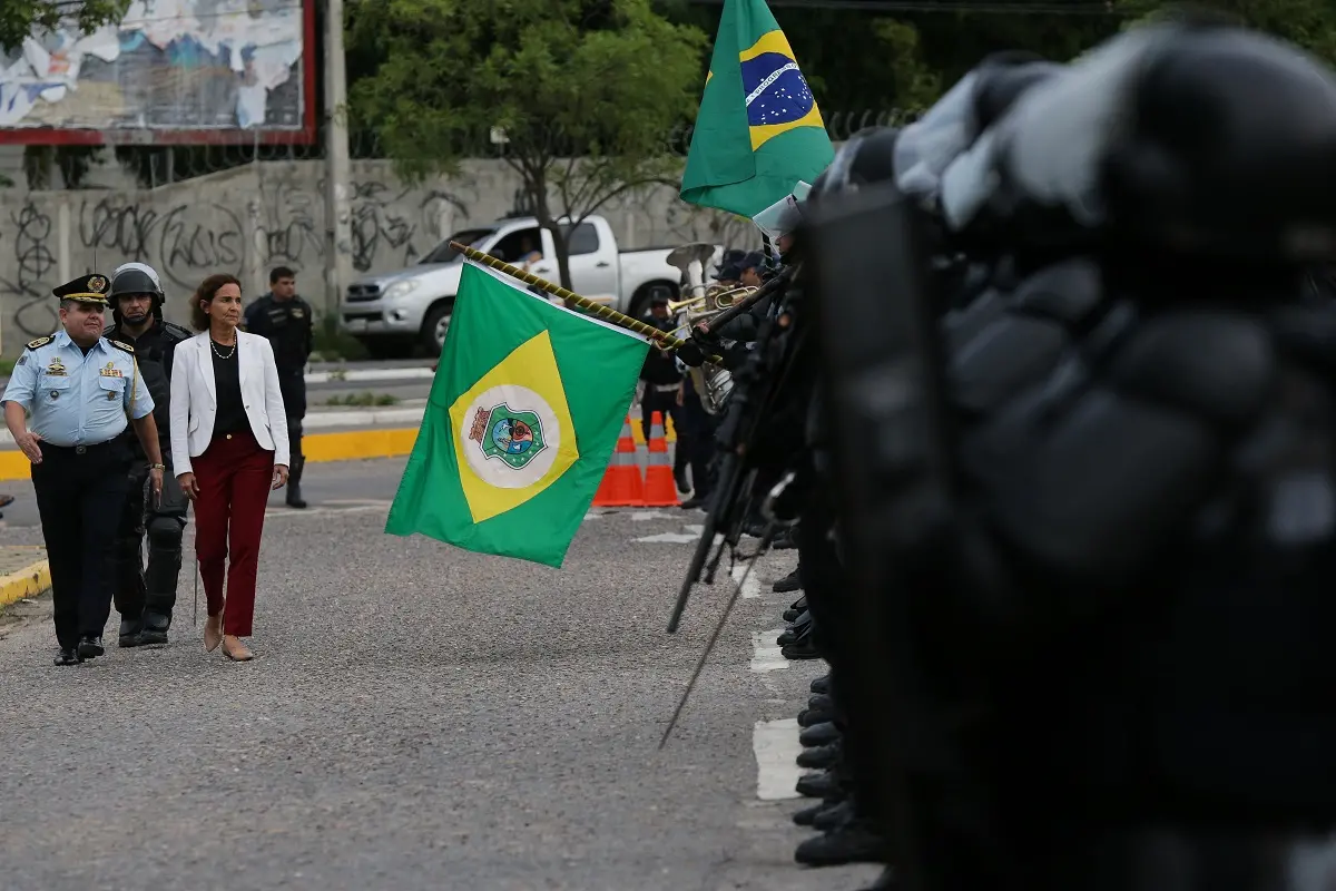 Izolda Cela em cerimônia de troca de comando da Polícia Militar em 2017