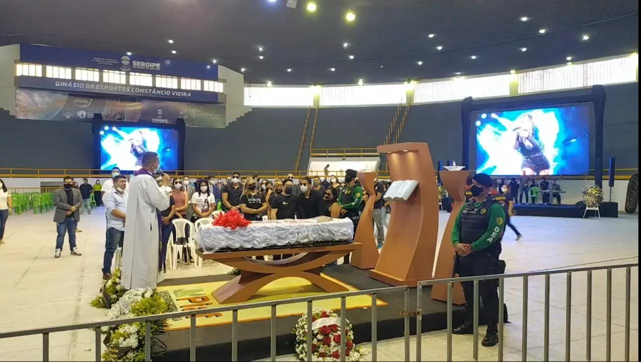 Velório aberto ao público de Paulinha Abelha é realizado nesta quinta-feira (24)