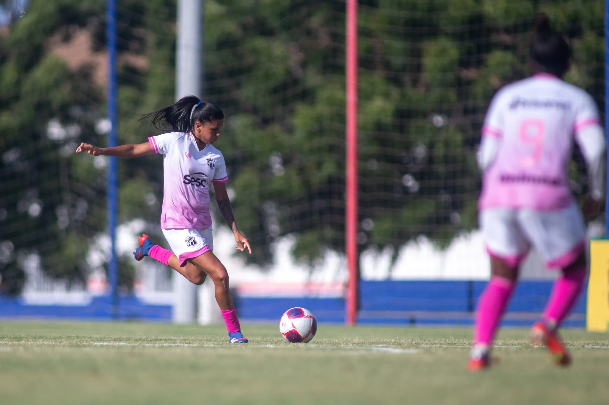 A lateral-esquerda Lana renovou contrato com o Ceará até o final da temporada 2022