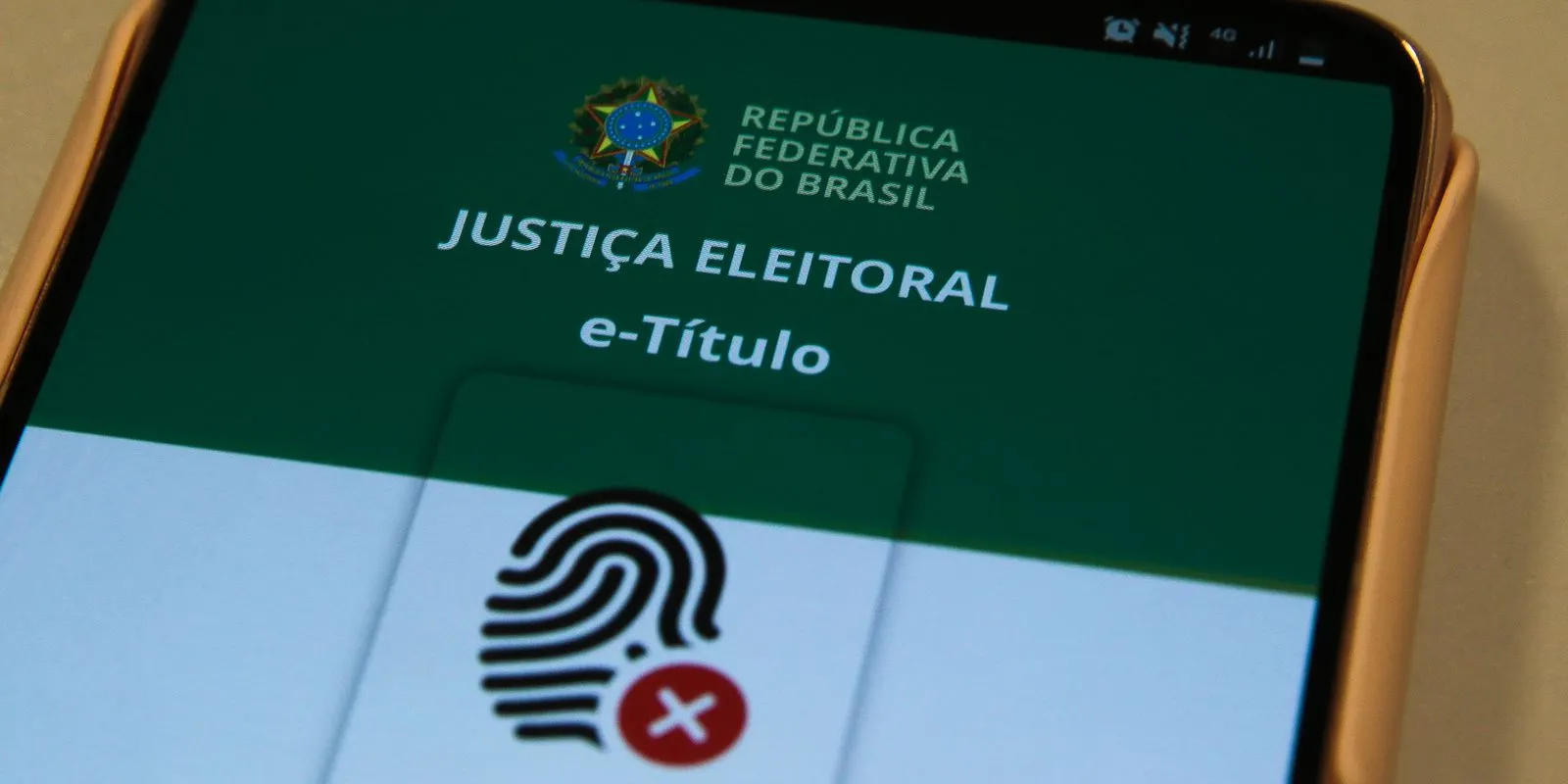 O  e-Título pode ser baixado no telefone celular ou tablet de qualquer plataforma (Android e iOS)