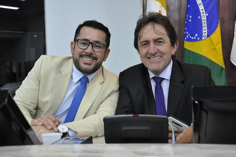 Os vereadores Márcio Martins (Pros) e Adail Jr (PDT)