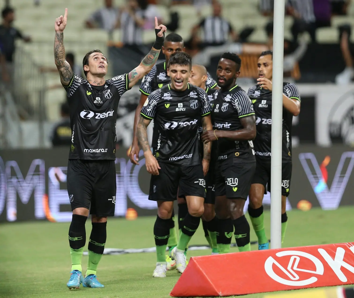 Vina comemora gol do Ceará